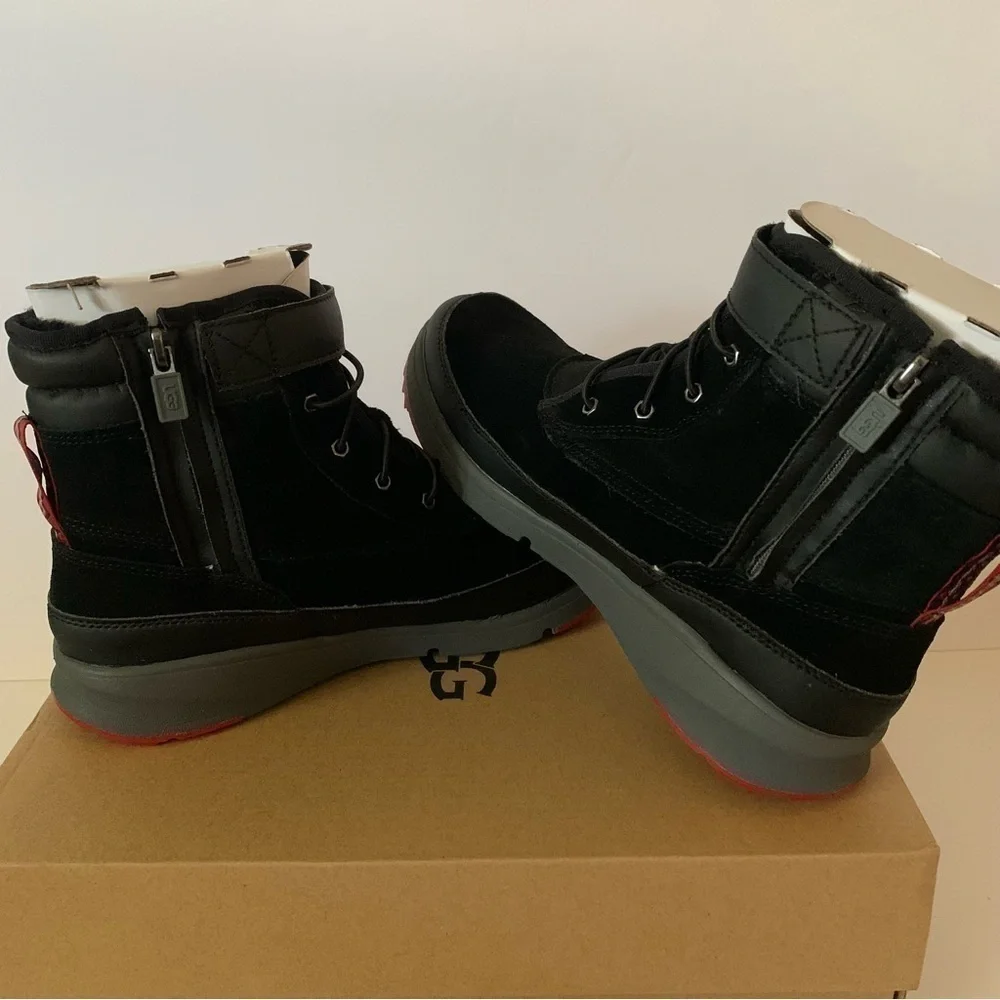 NIB. UGG Grade School Kids Arren Weather Boots